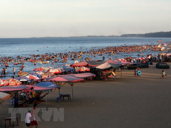 Nắng nóng, 100% khách sạn, nhà nghỉ ở thị xã Cửa Lò kín phòng ảnh 1