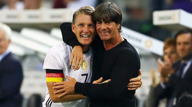 Joachim Loew nói gì sau trận đấu chia tay Bastian Schweinsteiger? ảnh 1