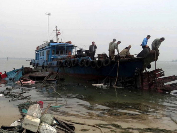 Cà Mau: Nước tràn làm chìm tàu cá, một thuyền viên mất tích ảnh 1