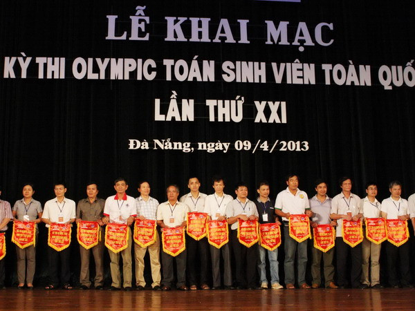 Trao giải thưởng cho 78 công trình toán học của năm 2013 ảnh 1