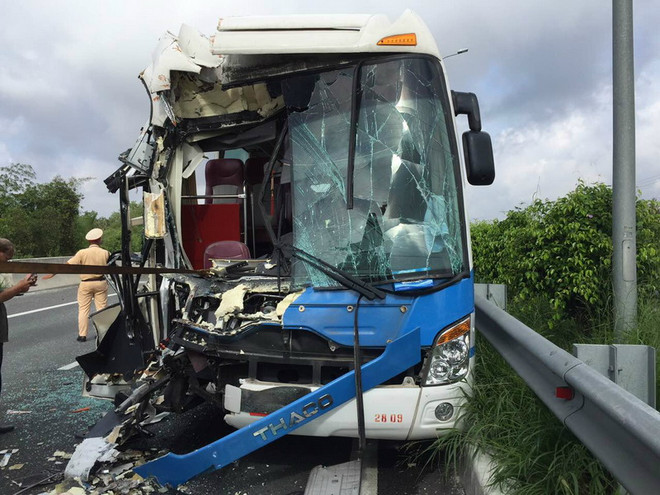 Tai nạn giao thông trên đường Hồ Chí Minh khiến 14 người bị thương ảnh 1