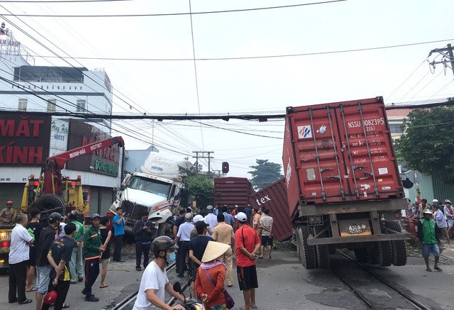 Tàu chở hàng đâm xe container là do lỗi chủ quan của ngành đường sắt ảnh 1