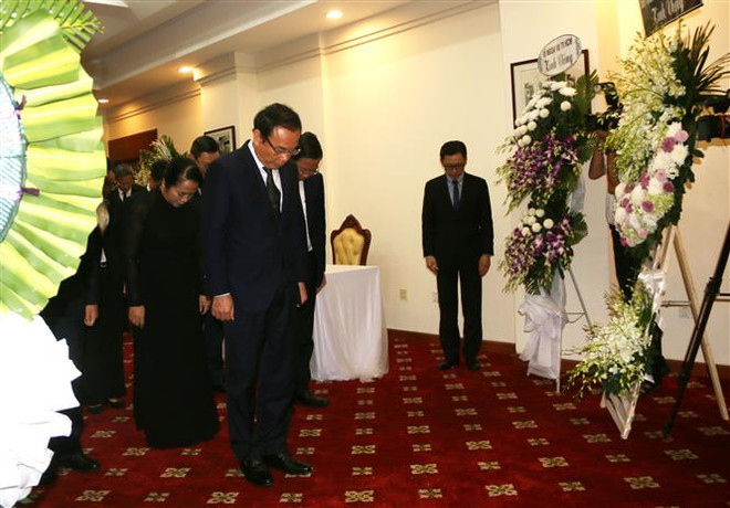 Lãnh đạo TP.HCM viết sổ tang cố Tổng Bí thư Trung Quốc Giang Trạch Dân ảnh 1