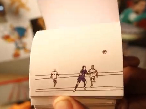 Tái hiện 3 bàn thắng kinh điển World Cup 2014 bằng nghệ thuật lật sách ảnh 1