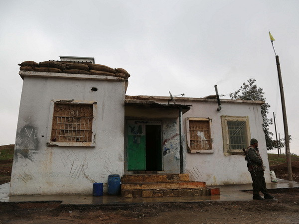 Nga cáo buộc Thổ Nhĩ Kỳ tiếp viện cho IS qua thị trấn Azaz ảnh 1