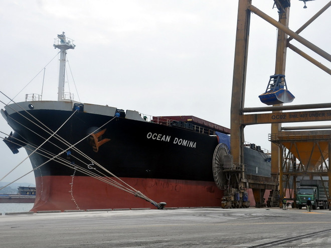 Ba tàu container quốc tế "xông" cảng Cái Lân đầu Năm Mới Bính Thân ảnh 1