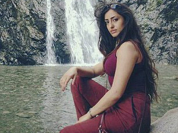 Nhà làm phim xinh đẹp kết hôn với chiến binh bộ lạc Amazon ảnh 1