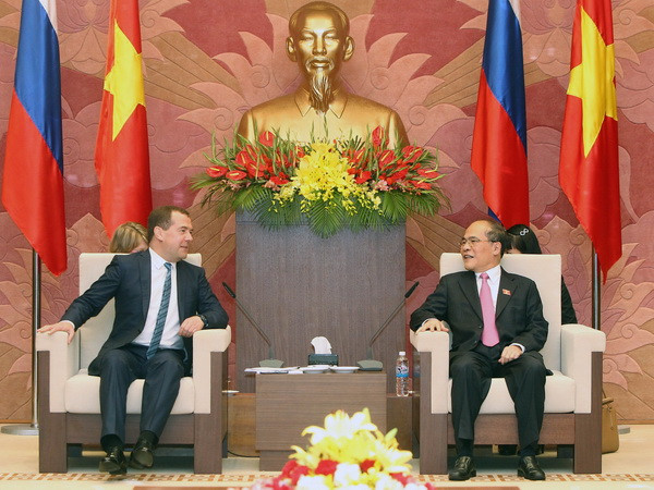 Chủ tịch Quốc hội Nguyễn Sinh Hùng tiếp Thủ tướng Nga Medvedev ảnh 1