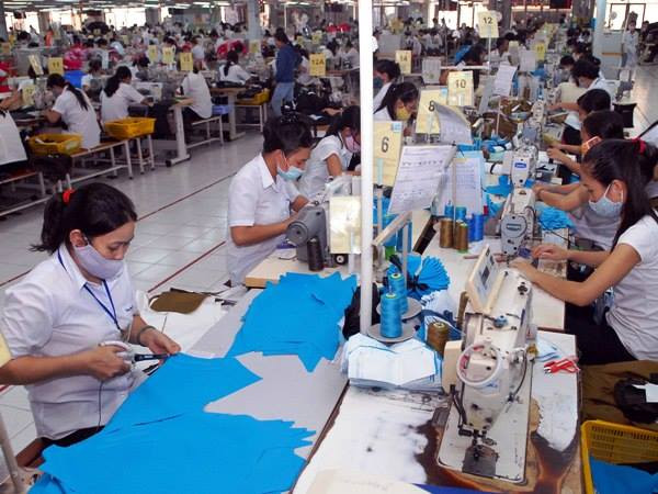 Cuộc chiến tiền tệ xảy ra sẽ tác động không nhỏ đến nền sản xuất nội địa. (Ảnh minh họa. Nguồn: TTXVN) Trung Quốc và những toan tính đằng sau việc phá giá đồng Nhân dân tệ ảnh 3