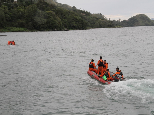 Indonesia đình chỉ hoạt động của tàu thuyền du lịch trên hồ Toba ảnh 1