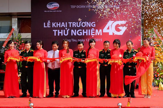 Ngày đầu có 4G: Khách hàng hào hứng với Internet tốc độ cao ảnh 1