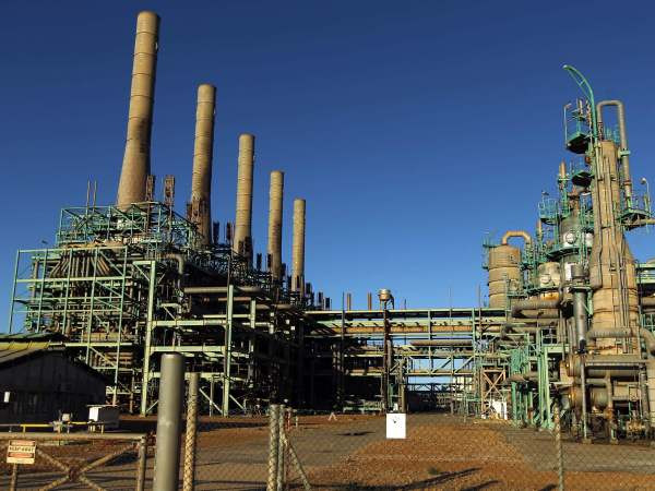 Không quân của phe Khalifa oanh kích dữ dội để chiếm cảng dầu ở Libya ảnh 1