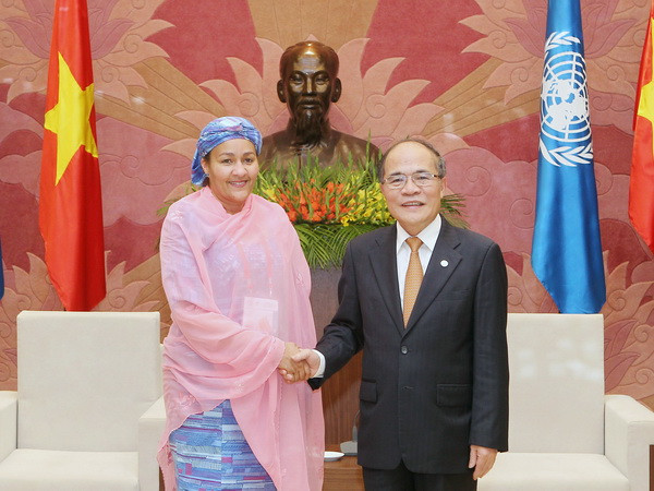 Chủ tịch Quốc hội Nguyễn Sinh Hùng tiếp Trợ lý Tổng thư ký LHQ ảnh 1