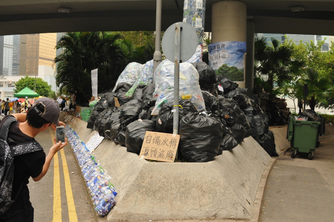 Ý thức bảo vệ môi trường tuyệt vời của người biểu tình Hong Kong ảnh 3