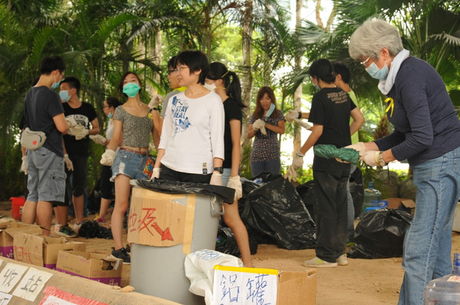 Ý thức bảo vệ môi trường tuyệt vời của người biểu tình Hong Kong ảnh 5