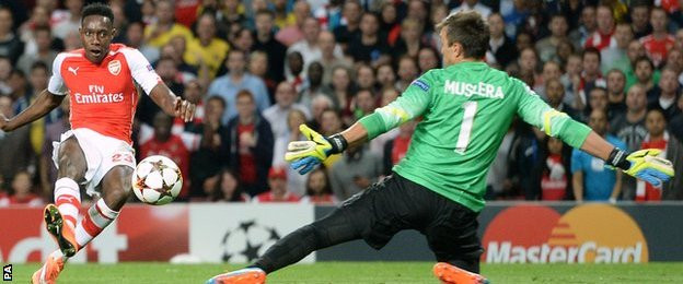 Cận cảnh cú hat-trick bùng nổ của Welbeck giúp Arsenal thăng hoa ảnh 1