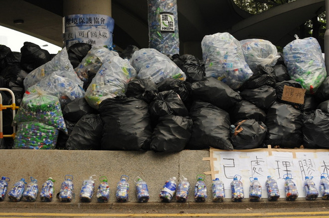 Ý thức bảo vệ môi trường tuyệt vời của người biểu tình Hong Kong ảnh 1