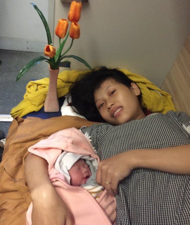 Nhân viên đường sắt đỡ đẻ cho sản phụ khi tàu leo đèo Hải Vân ảnh 1