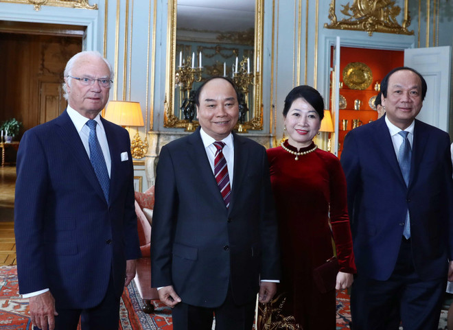Thủ tướng Nguyễn Xuân Phúc hội kiến Nhà vua Thụy Điển Carl XVI Gustaf. (Ảnh: Thống Nhất/TTXVN) Thủ tướng kết thúc tốt đẹp chuyến thăm chính thức Vương quốc Thụy Điển ảnh 2