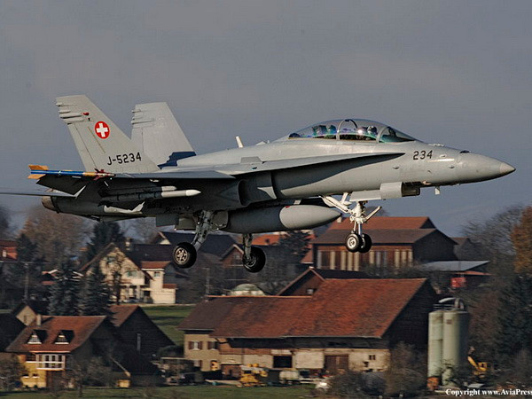 Nga phản đối Thụy Sĩ vụ áp sát máy bay chở Chủ tịch Hạ viện ảnh 1