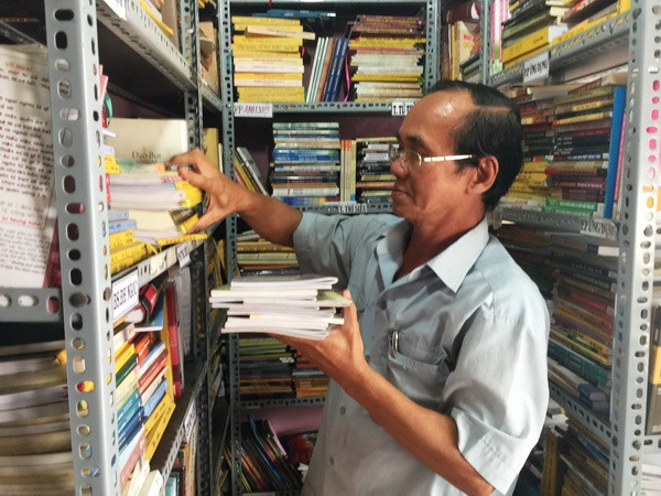 Tiệm sách miễn phí hơn 10.000 đầu sách của ông già đôn hậu ảnh 2