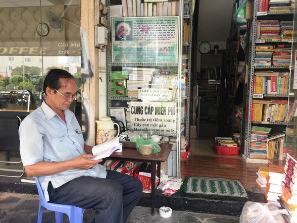 Tiệm sách miễn phí hơn 10.000 đầu sách của ông già đôn hậu ảnh 1