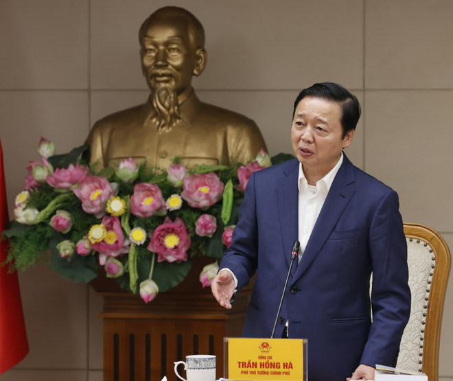 Phó Thủ tướng Trần Hồng Hà phát biểu chỉ đạo. (Ảnh: Văn Điệp/TTXVN) ttxvn_pho_thu_tuong_tran_hong_ha_chu_tri_cuoc_hop_trien_khai_nghi_dinh_ve_hoat_dong_lan_bien_1203-1.jpg