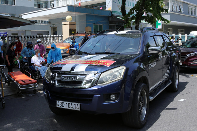 Dịch COVID-19: Những chuyến xe nghĩa tình đưa người bệnh về nhà ảnh 1