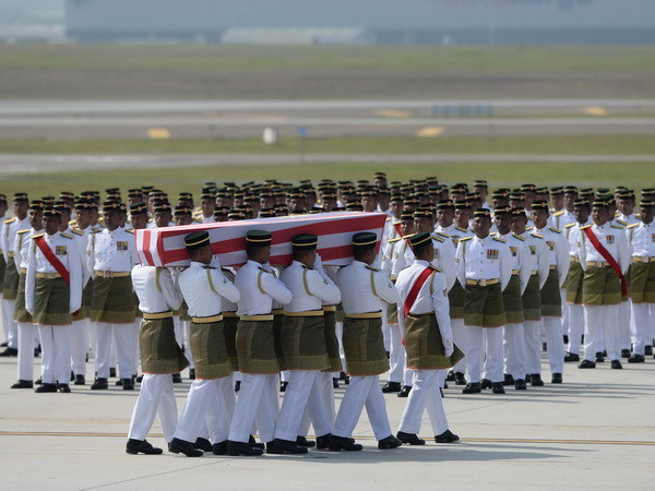 Malaysia kêu gọi ngừng bắn để thu thập hài cốt nạn nhân MH17 ảnh 1