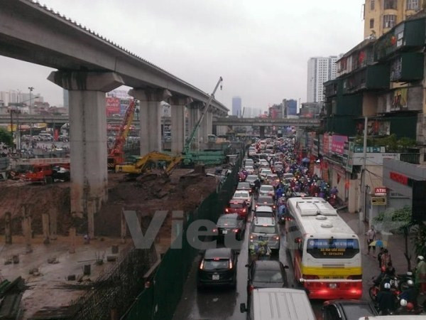 Hà Nội nên thu phí xe cá nhân lưu thông trong nội đô vào giờ cao điểm để giảm ùn tắc giao thông và hạn chế xe cá nhân?(Ảnh: Doãn Đức/Vietnam+) Hà Nội nên thu phí xe cá nhân lưu thông giờ cao điểm để giảm ùn tắc ảnh 2