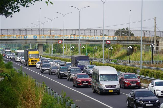(Ảnh minh họa: Công Phong/TTXVN) Ngày 30/4: 28 vụ tai nạn giao thông, 60.000 người cấp cứu, khám bệnh ảnh 1