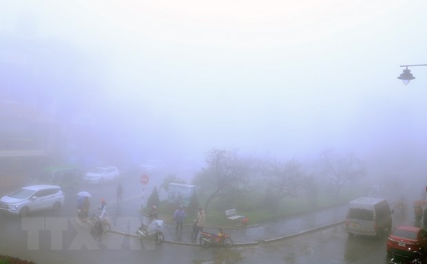 Một góc thành phố Sa Pa trong sương mù. (Ảnh: Quốc Khánh/TTXVN) Khu Du lịch Quốc gia Sa Pa trên con đường vươn tầm quốc tế ảnh 2