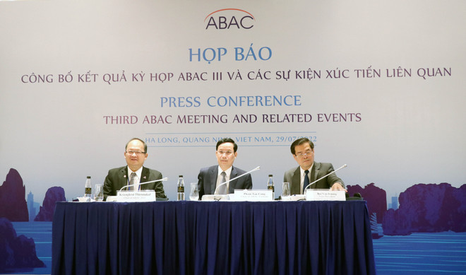 Chủ tọa buổi họp báo. (Ảnh: Văn Đức/TTXVN) Công bố kết quả kỳ họp thứ III của Hội đồng Tư vấn Kinh doanh APEC ảnh 1