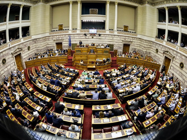 Quốc hội Hy Lạp thông qua gói cải cách để đổi lấy cứu trợ ảnh 1