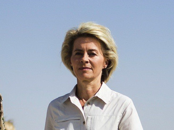 Bộ trưởng Quốc phòng Đức bị tố "đạo văn" trong luận án tiến sỹ ảnh 1