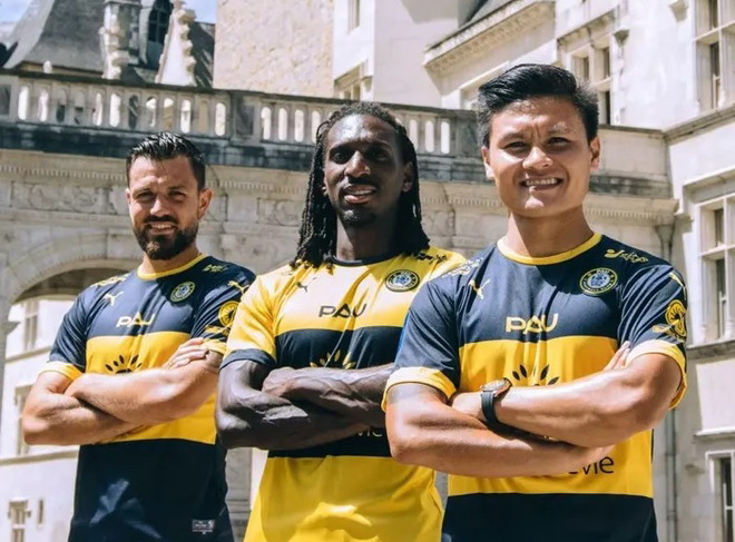 Quang Hải có cơ hội ra sân ngay trận gặp Guingamp. (Nguồn: Pau FC) Pau FC điền tên Quang Hải vào danh sách đăng ký đá trận ra quân ảnh 1