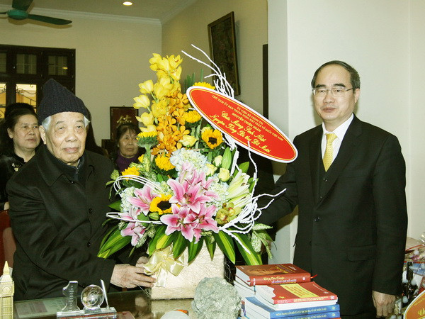 Chủ tịch MTTQ chúc Tết các vị nguyên lãnh đạo Đảng, Nhà nước ảnh 1