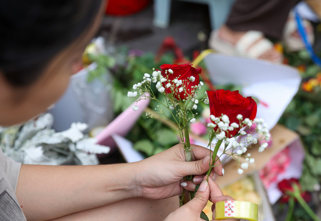 Hoa hồng giá tăng gấp hai, gấp ba lần trong ngày Phụ nữ Việt Nam 20/10 ảnh 5