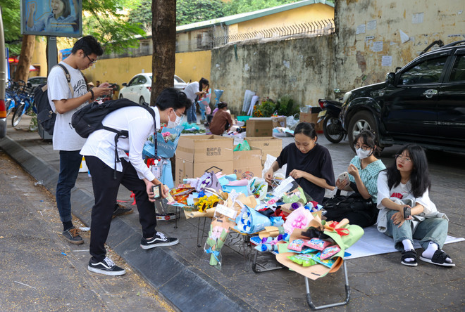 Hoa hồng giá tăng gấp hai, gấp ba lần trong ngày Phụ nữ Việt Nam 20/10 ảnh 10