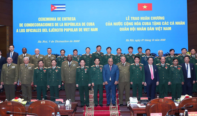 Trao Huân chương của Cộng hòa Cuba tặng các cán bộ quân đội Việt Nam ảnh 1