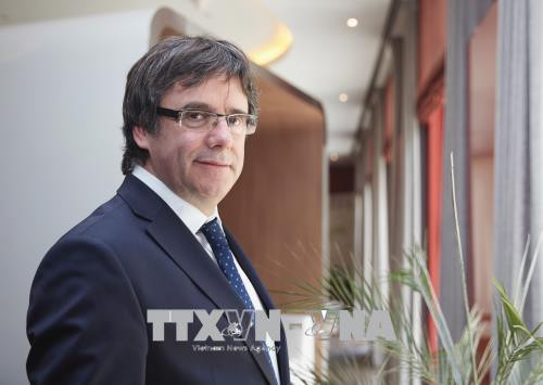 Cựu Thủ hiến vùng tự trị Catalonia thuộc Tây Ban Nha Carles Puigdemont. (Nguồn: AFP/TTXVN) 6 cựu quan chức Catalonia vẫn có thể bị bắt khi về Tây Ban Nha ảnh 1