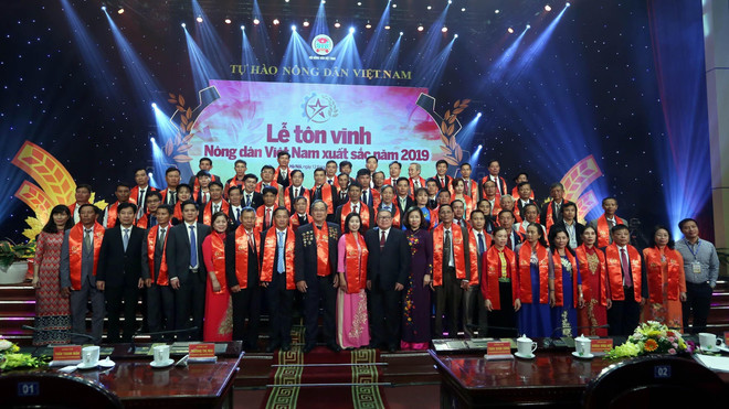 Nữ nông dân biến đồi núi khô cằn thành trang trại tiền tỷ​ ảnh 1