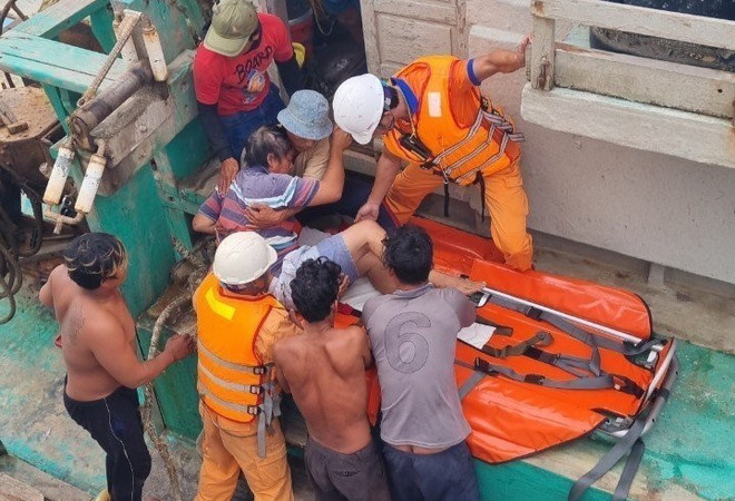 Cứu nạn thuyền trưởng bị tai biến nặng ngoài khơi vùng biển Côn Đảo ảnh 1