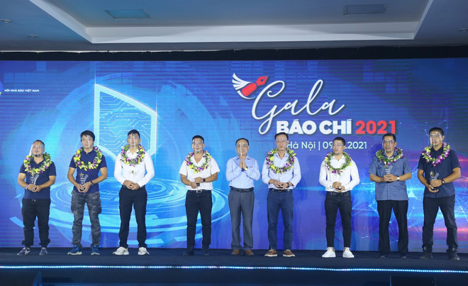 Gala Báo chí lần 3 năm 2021 và trao giải Khoảnh khắc báo chí 2020 ảnh 4