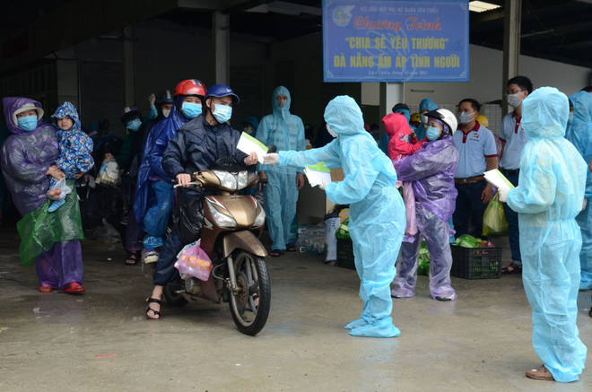 Nhiều hoạt động hỗ trợ người dân trên đường về quê từ vùng dịch ảnh 2