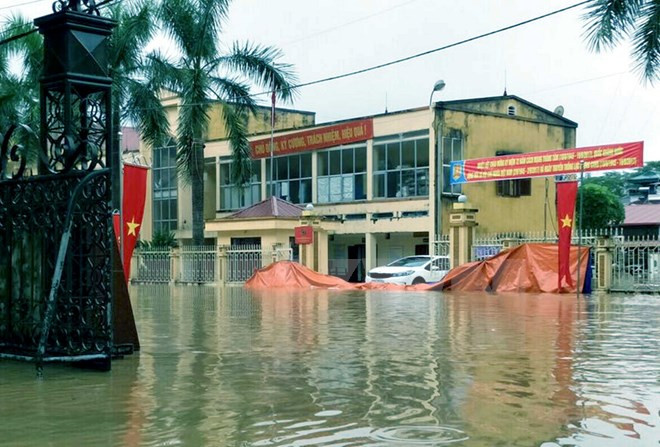 Áp thấp nhiệt đới giữa Biển Đông, Bắc Bộ và Nam Bộ mưa dông ảnh 1