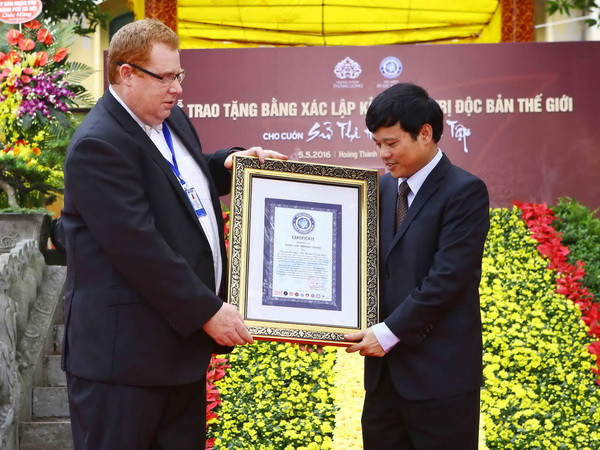 Cuốn “Sử thi Hoa Lư thi tập” được trao kỷ lục độc bản thế giới ảnh 2