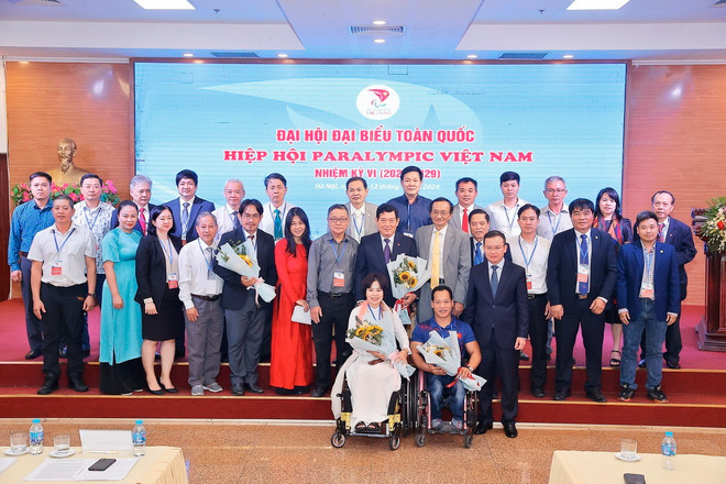 Ban Chấp hành nhiệm kỳ VI (2024-2029) gồm 29 ủy viên ra mắt Đại hội. (Ảnh: Minh Quyết – TTXVN) dai hoi nguoi khuyet tat2.jpg