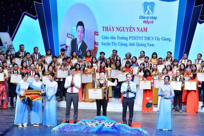 Chương trình "Chia sẻ cùng thầy cô" tôn vinh 68 nhà giáo tiêu biểu ảnh 2