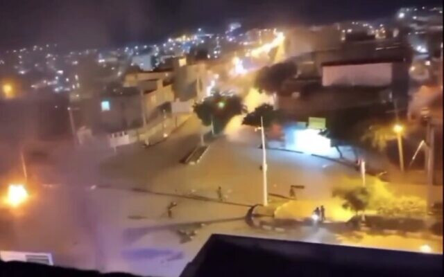 Xả súng tại một khu chợ ở Iran khiến nhiều người thương vong ảnh 1